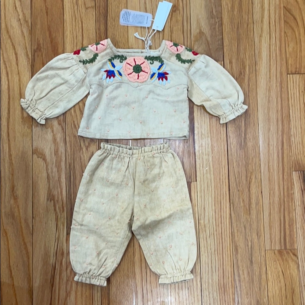 NWT Tuchinda embroidered 2piece set